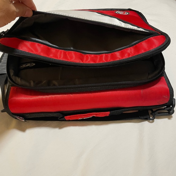 Binder and laptop holder with crossbody/shoulder strap - Picture 3 of 10